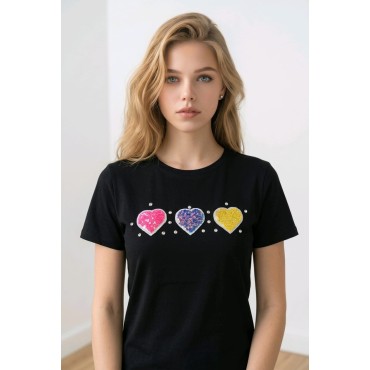 Color Hearts Crystal T-Shirt – Taş Detaylı Renkli Kalp Kadın Tişört